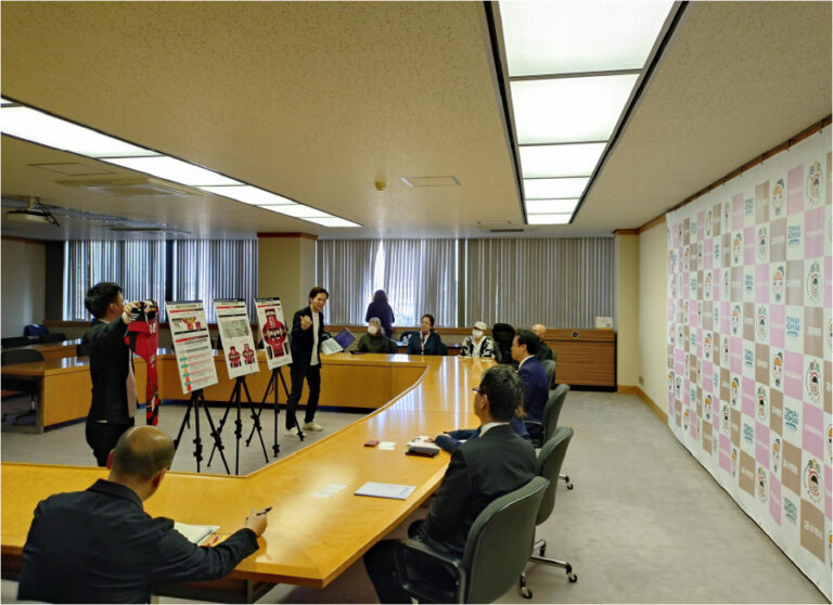 オリジナルユニフォームを金澤市長にお披露目しました！